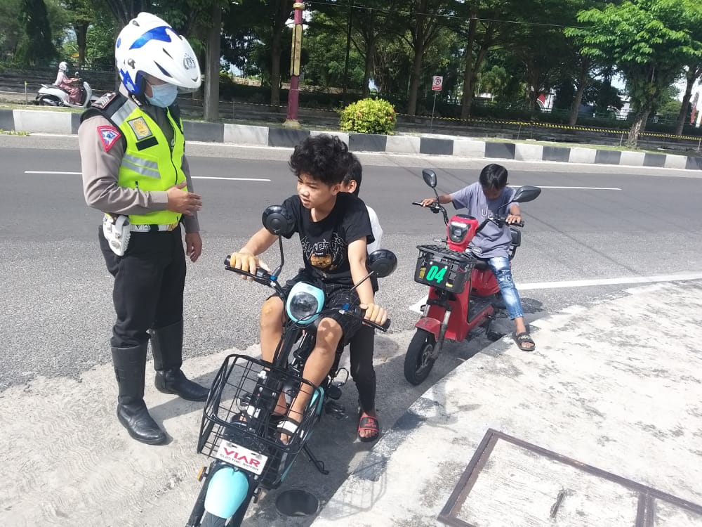 Saltantas Edukasi Penggunaan Sepeda Listrik Oleh Anak-Anak 